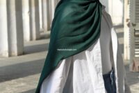 Dew Hijab dari Kamchatka's Foggy Forest